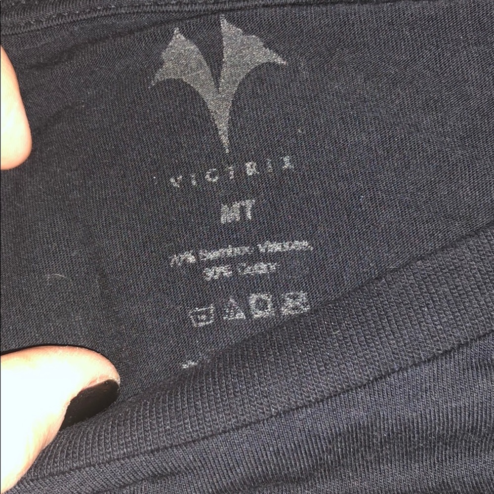 Basic black tee - Picture 2 of 4